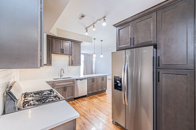 Foto del edificio - 2423 W Madison St