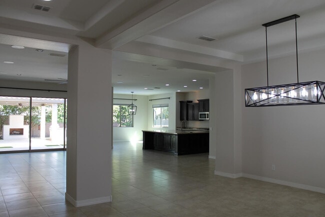 Foto del edificio - 3458 E Loma Vista St