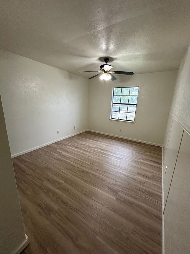 Building Photo - Adorable ranch-style house