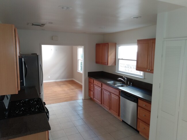Building Photo - 16150 Moorpark St