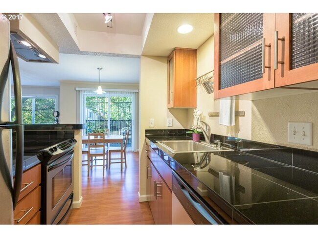 Foto del edificio - 6600 SE Division St