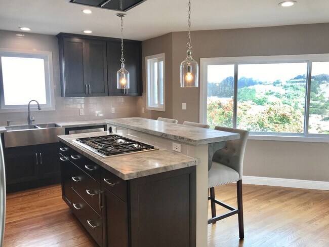 Foto del edificio - Modern 3BR+Den / 2BA Home W/Indoor & Outdo...
