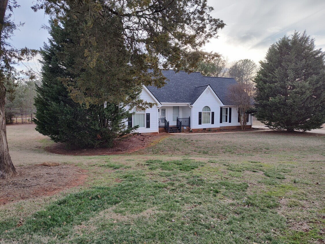 Primary Photo - 1011 Jimmy Daniel Rd