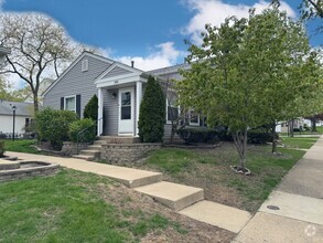 Building Photo - 485 Sidney Ave