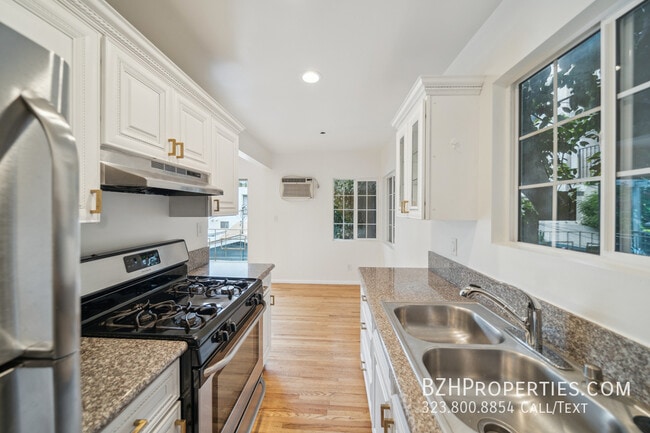 Building Photo - 710 Westmount Dr