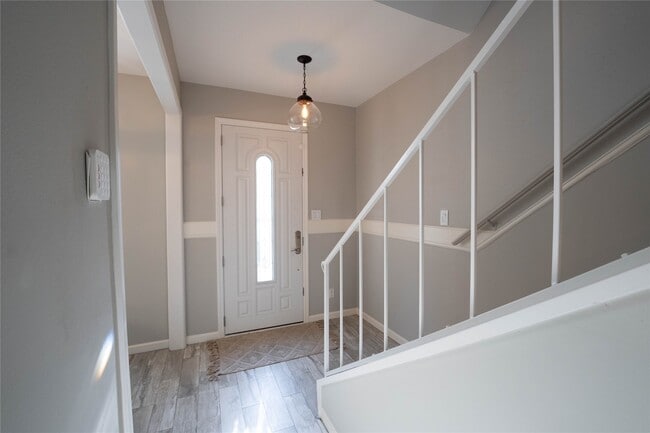 Building Photo - 7447 Brompton St