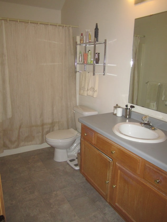 7342 Santa Fe Trl Unit Duplex, Madison, WI 53719 Room for Rent in