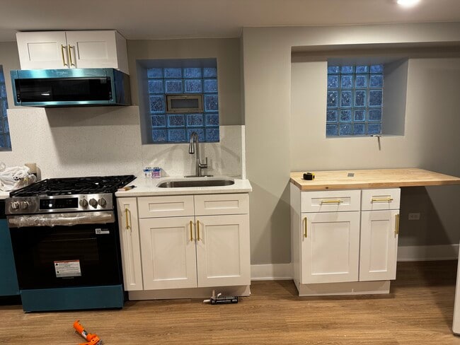 Building Photo - 3716 N Racine Ave