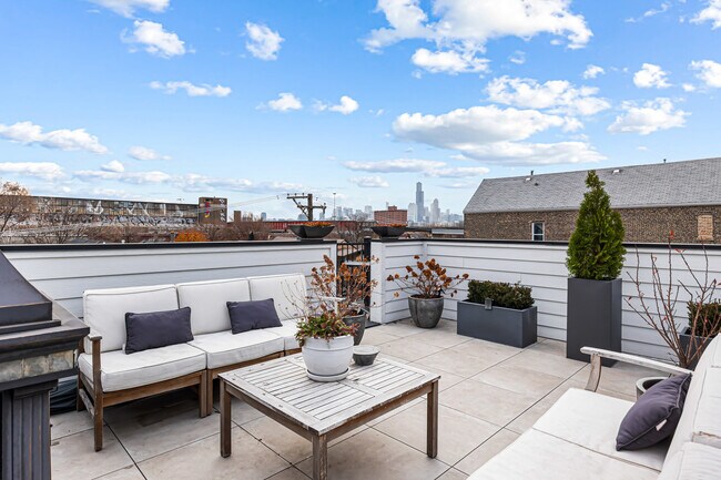 Foto del edificio - 1738 W 17th St