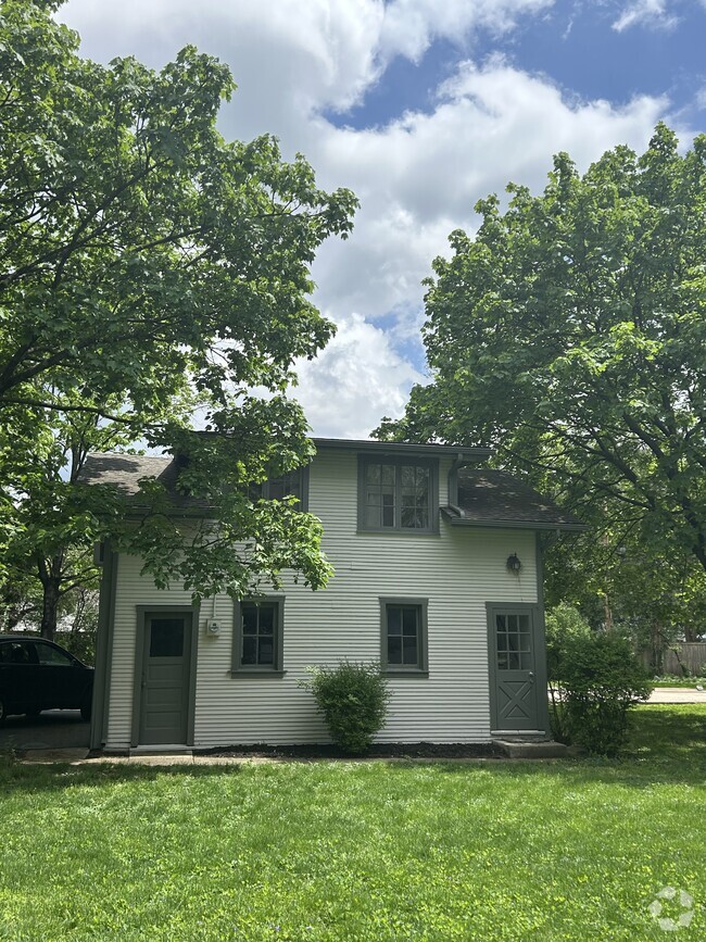 Building Photo - 368 S Parkview Ave