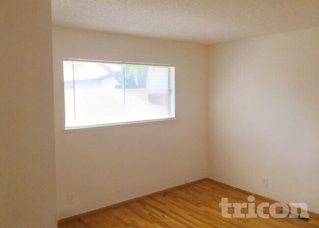 Foto del edificio - 535 Gregory Wy