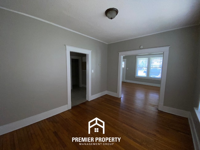 Foto del edificio - Vibrant 3BR Home near Midtown Memphis | Fireplace, Hardwood Floors & Fenced Yard