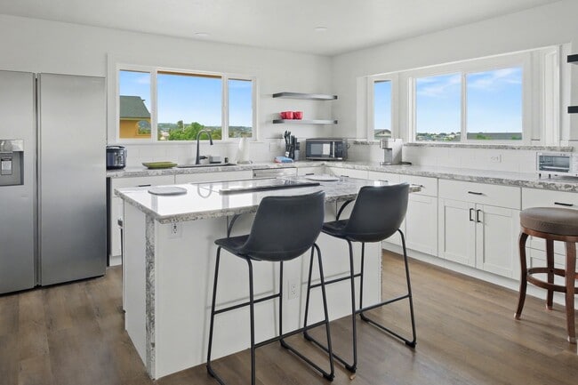 Foto del edificio - 709 Komo Pl