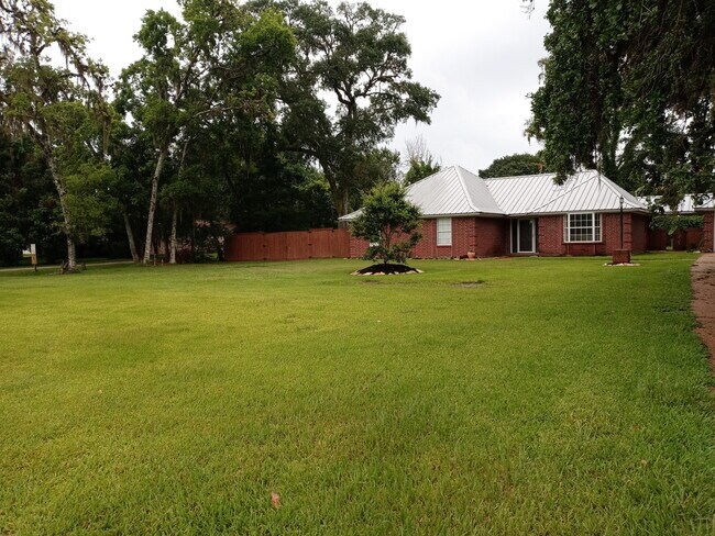 House from the road - 1409 S Columbia Dr