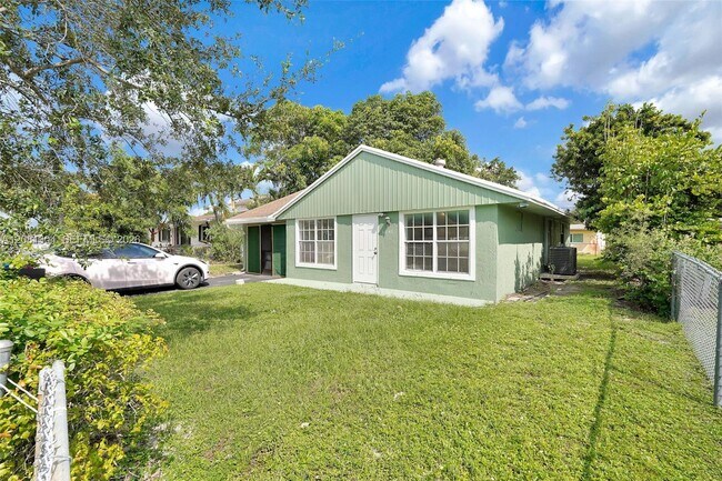 Building Photo - 3541 NW 7th Pl