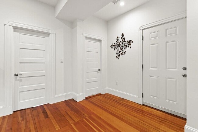 Building Photo - 46 Elmwood St