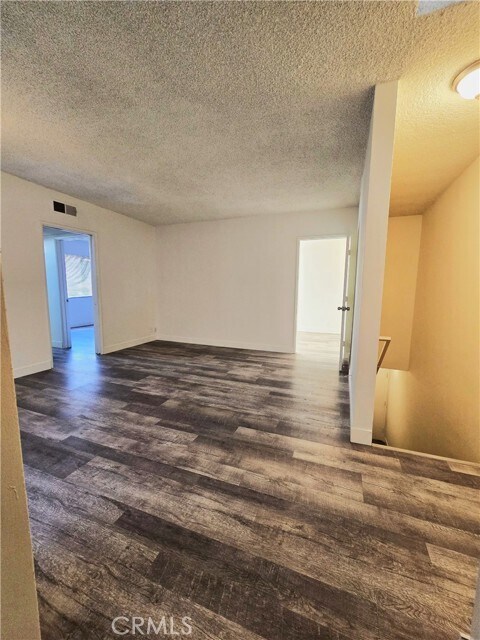 Foto del edificio - 911 New Depot St