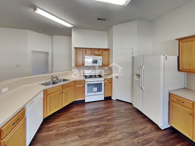 Foto del edificio - 2750 Hidden Spring Falls Dr