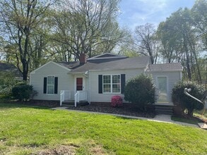 Building Photo - 2627 Stratford Dr