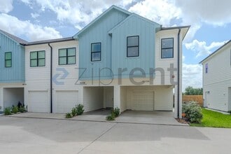 Building Photo - Unit B