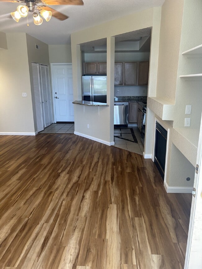 Foto del edificio - "Chic & Spacious 2-Bed, 2-Bath Condo with ...