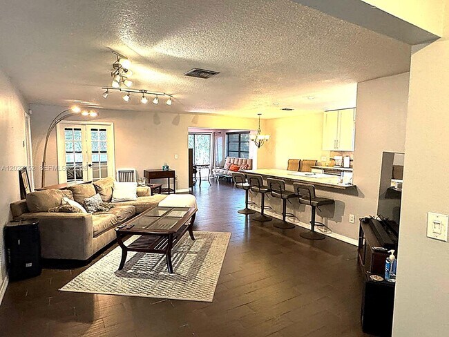 Building Photo - 2736 Carnation Ct