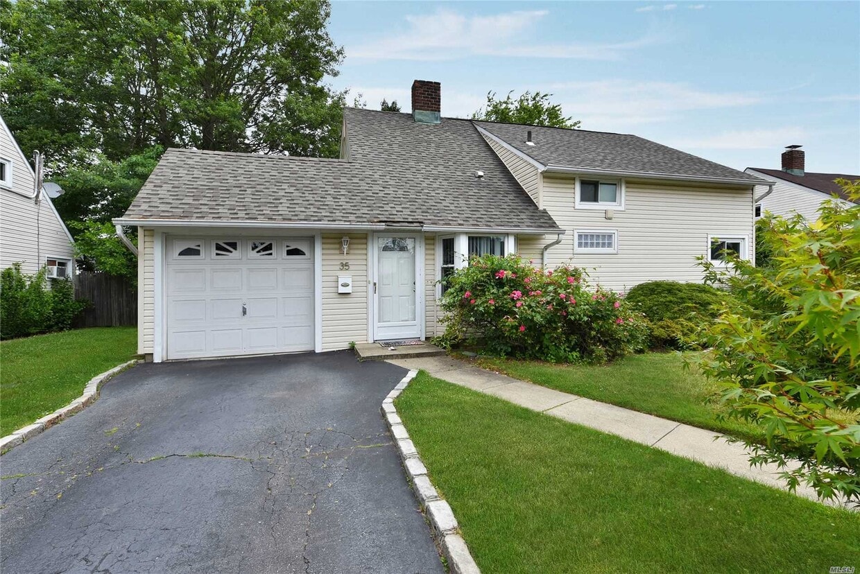 35 Topper Ln, Levittown, NY 11756 House Rental in Levittown, NY