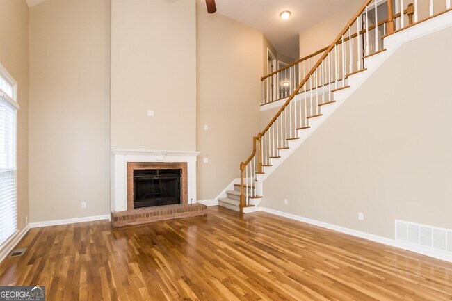 Building Photo - 310 Antler Way