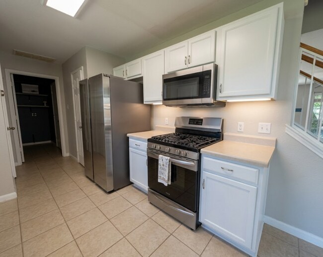 Foto del edificio - AVAILABLE NOW; APPLY AT OUR WEBSITE TODAY!!