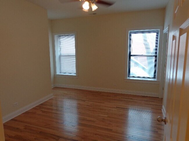 Foto del edificio - 1856 N Sawyer Ave