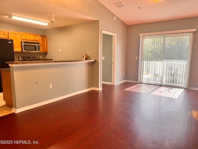 Foto del edificio - 6984 Ortega Woods Dr