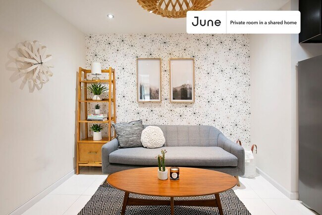 Foto del edificio - Private bedroom in 4 bed/2 bath Home
