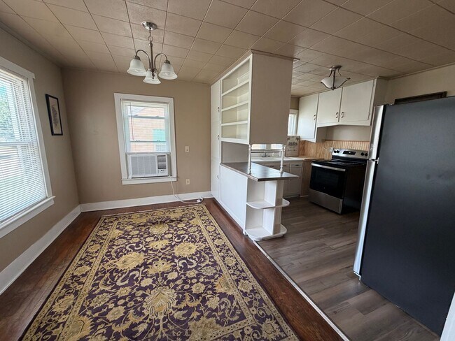 Foto del edificio - Downtown Cozy Apartment!