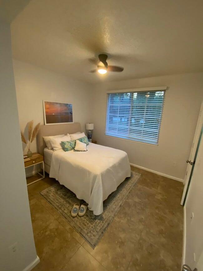 Building Photo - 1108 Myrtlewood Cir E