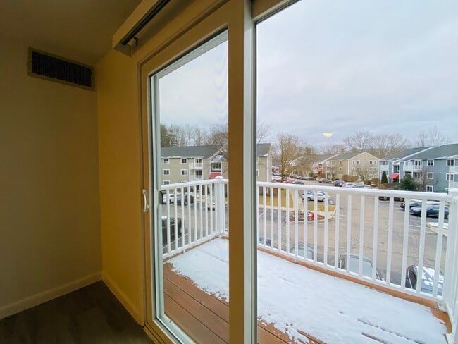 Building Photo - 9 Silver Hill Ln