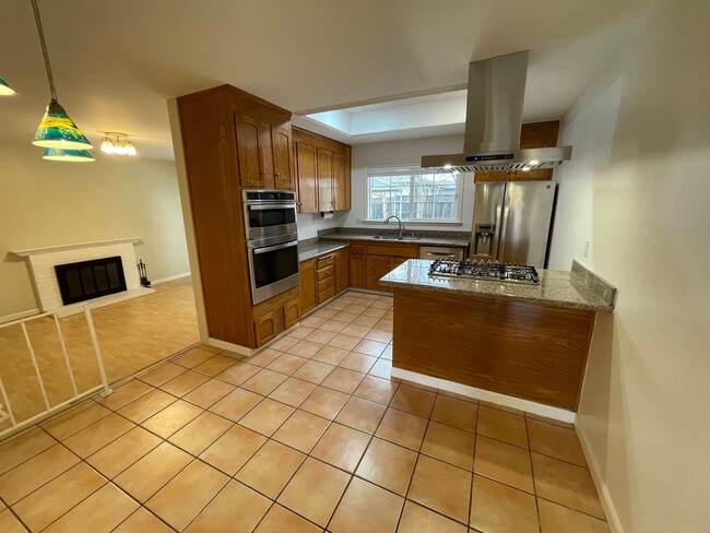 Foto del edificio - $3990 / GORGEOUS 4 BEDROOM SINGLE STORY HOME IN CABRILLO AREA OF NORTH FREMONT