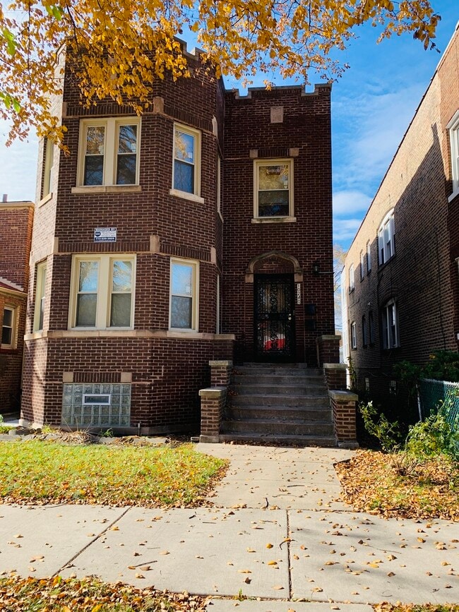 Building Photo - 10240 S Eberhart Ave
