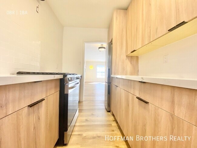 Building Photo - 308 S Reeves Dr Beverly Hills, CA 90212