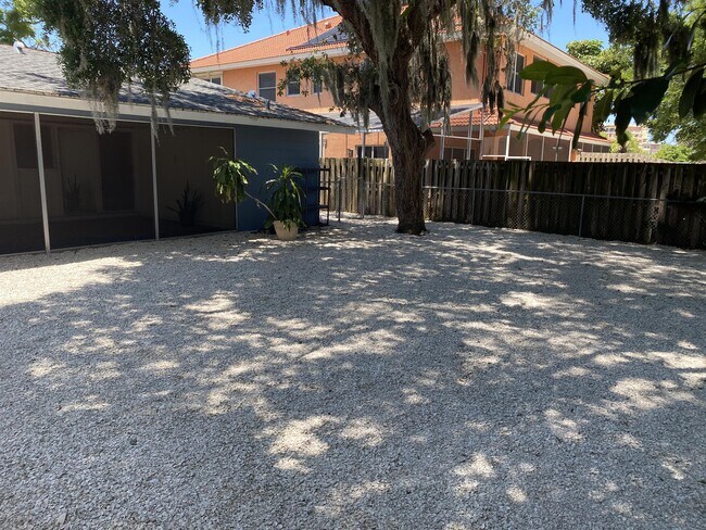 Foto del edificio - 2131 Montclair Dr