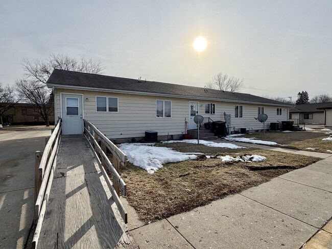 Foto del edificio - 2047 Colony Ct