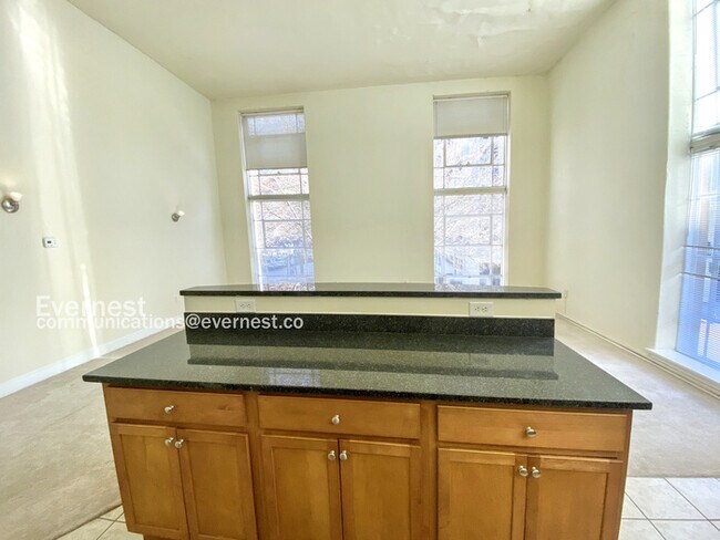 Foto del edificio - 525 E Grace St