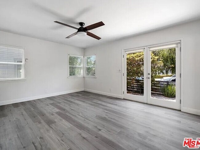 Foto del edificio - 908 Venezia Ave