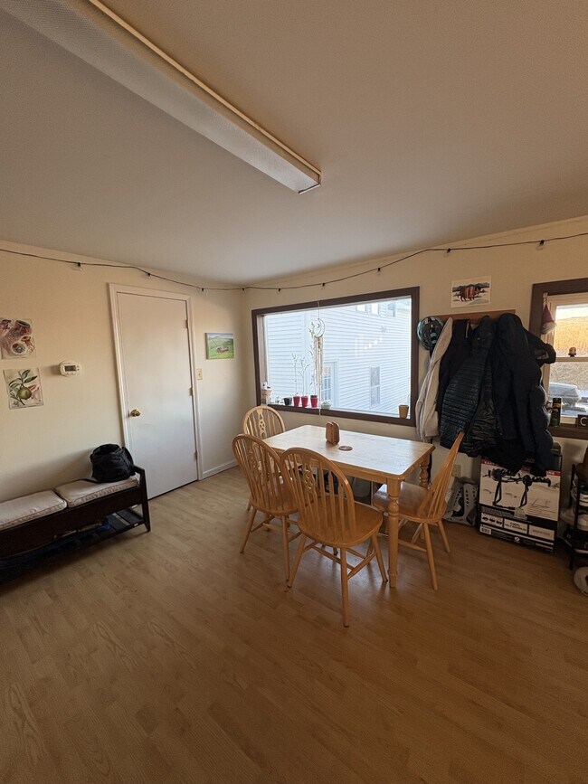 Foto del edificio - 204 Belchertown Rd