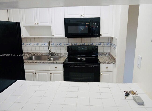 Foto del edificio - 677 SW 9th Ave