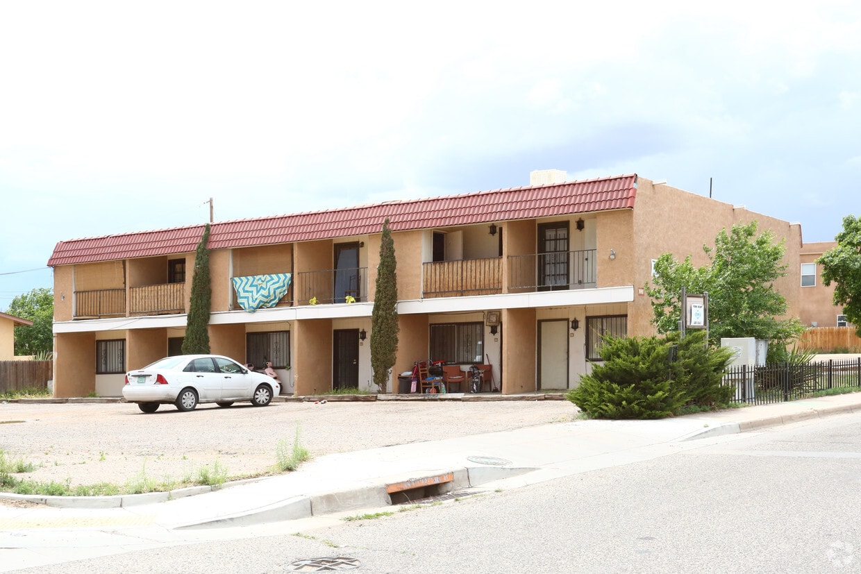 Foto principal - 810 Bellamah Ave NW