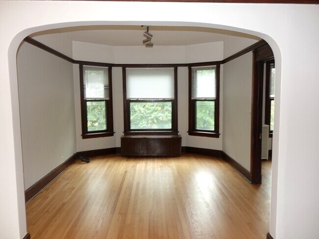 Building Photo - 3631 N Bosworth Ave
