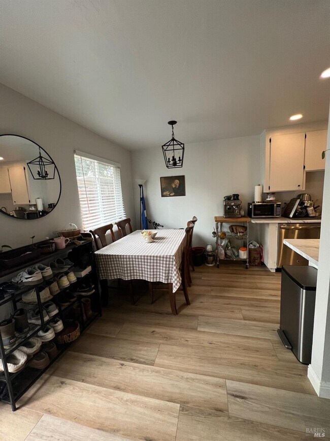 Foto del edificio - 334 Hemlock St