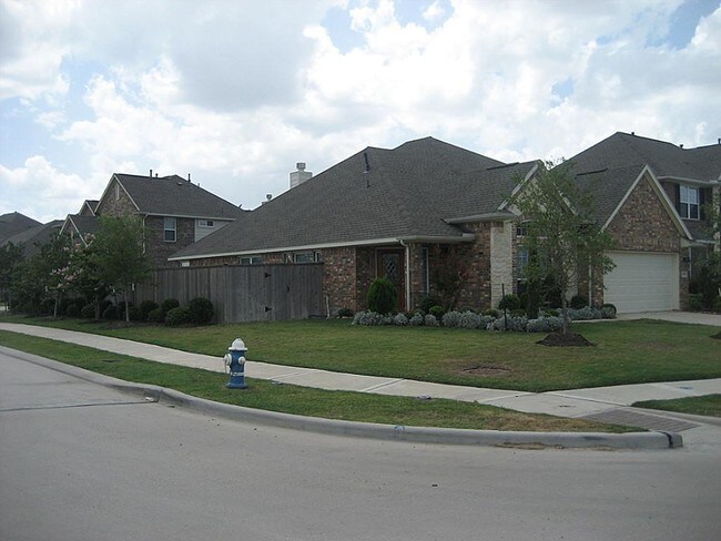 Foto del edificio - 6126 Summerfield Glade Ln