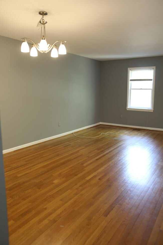 Sala de estar 13' x 19' - 2825 21st Rd S