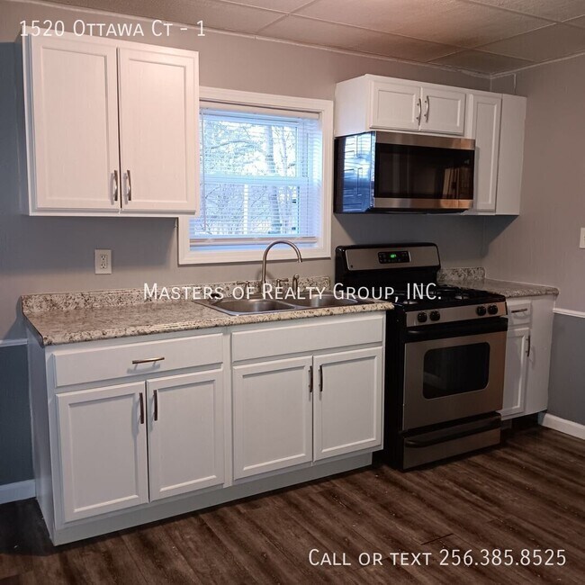Building Photo - 1520 Ottawa Ct